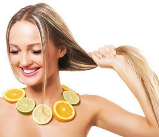 Il limone schiarisce e rende luminosi i capelli in modo naturale