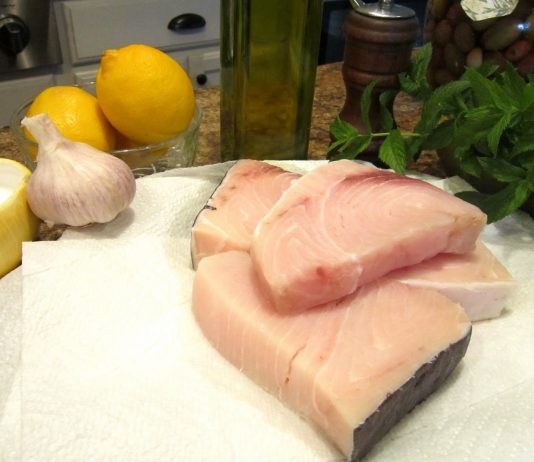 Dadini di pesce spada al succo di limone: due ingredienti tipicamente siciliani per un piatto gustoso e particolare