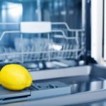 Detersivo per lavastoviglie fai da te. Scopri come realizzarlo al naturale con il limone detersivo lavastoviglie