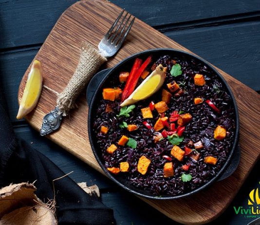 Insalata di riso venere e verdure marinate al limone