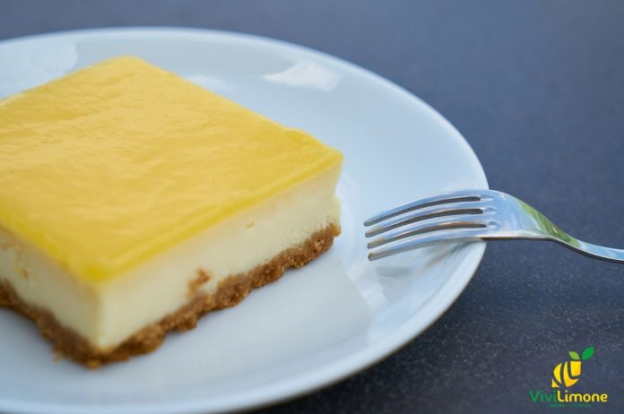 quadrotti di crema al limone e ribes